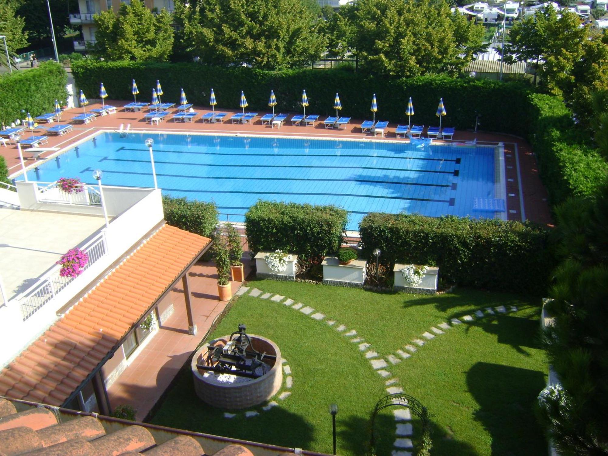 ألبينغا Residence Aurora Wellness & Spa المظهر الخارجي الصورة